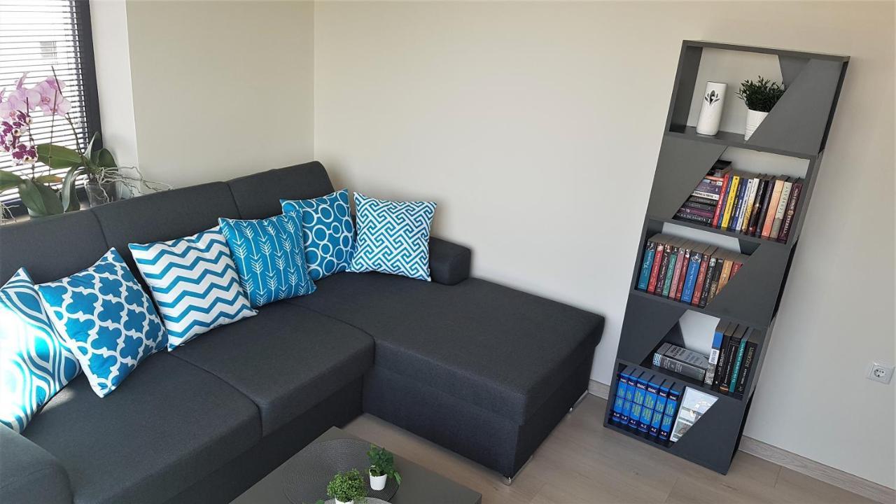 Azzurro-Top Floor Apartment In Quiet Neighborhood, Free Private Parking Варна Екстериор снимка