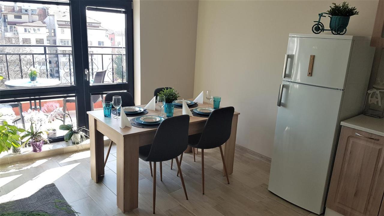 Azzurro-Top Floor Apartment In Quiet Neighborhood, Free Private Parking Варна Екстериор снимка